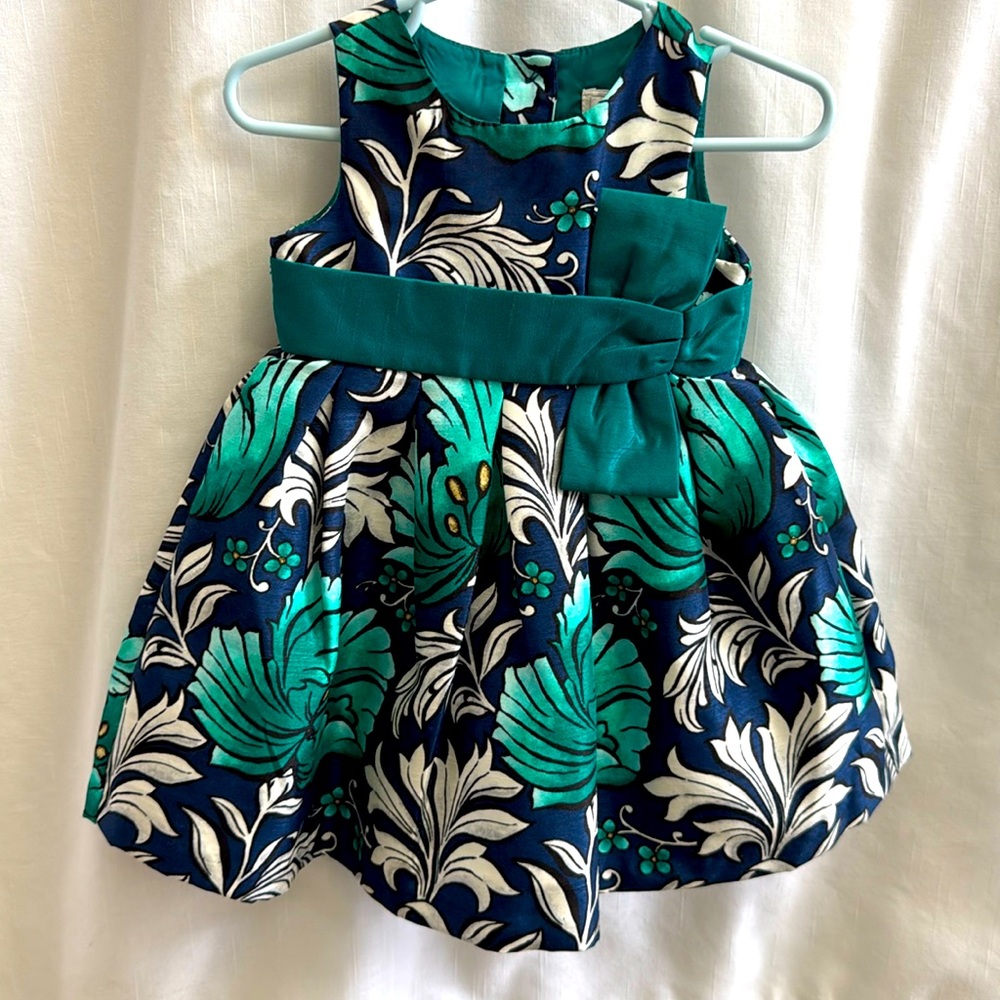 Special Occasion Dress Size 6-12 months. Like new condition.